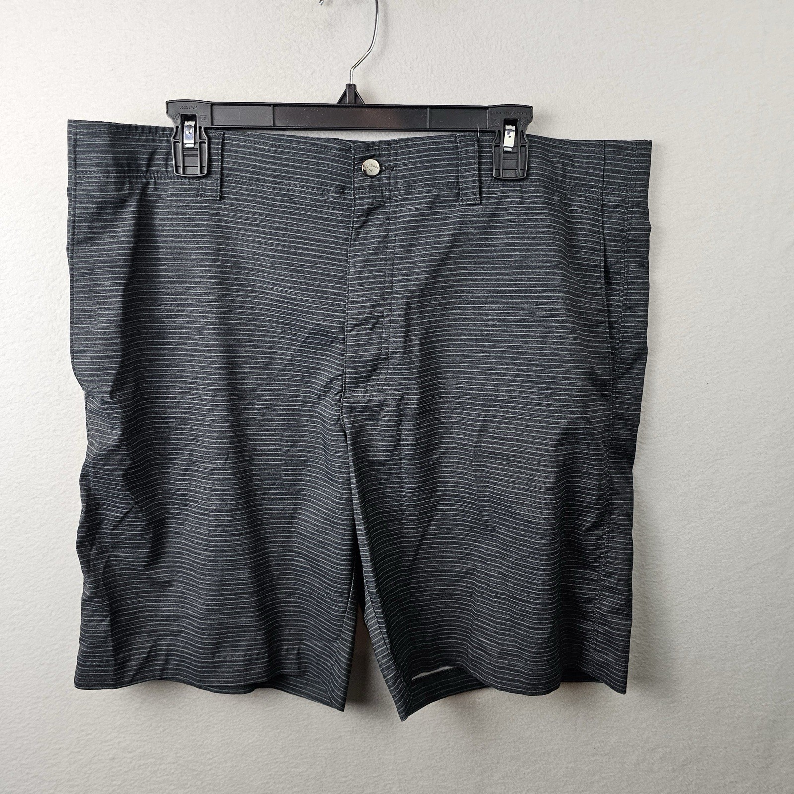 Callaway Mens Large Black Pinstriped Golf Shorts-image