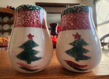 Christmas Tree Star Salt & Pepper Shaker Set Stoneware Gibson White Red Green !