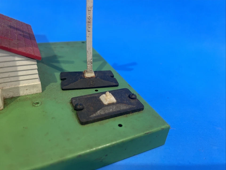 Lionel No. 45N Automatic Gateman for USE or RESTORE Railroad Station Crossing - Image 3 of 4