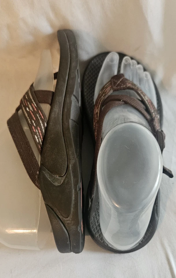 Sandalias Chaco Para Mujer Talla 6 Hipthong Deportivas Tirantes Deslizables Planas Diseño Marrón y Rosa  Foto 4 de 4