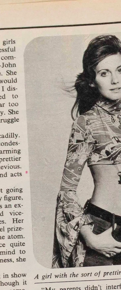 Olivia Newton-John New Successful Star Early interview & photo's UK MAGAZINE 70s - Image 2 of 3