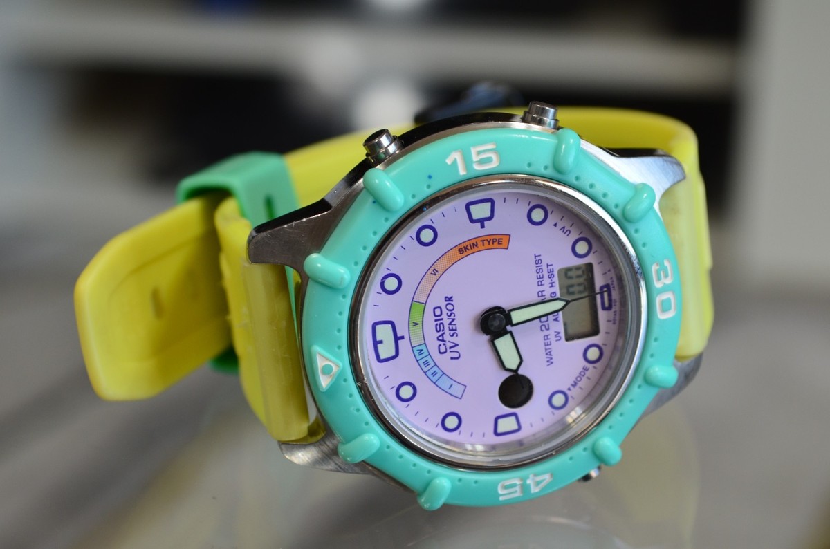 CASIO UV SENSOR デジタル腕時計 本体　768-UV-700 CASIO UV-700 UV SENSOR DIGITAL WATCH MARLIN VINTAGE MARINE CPW BM