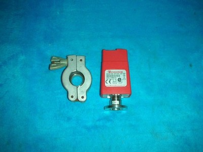1PC USED EDWARDS D02601000 APG100-XM #ac