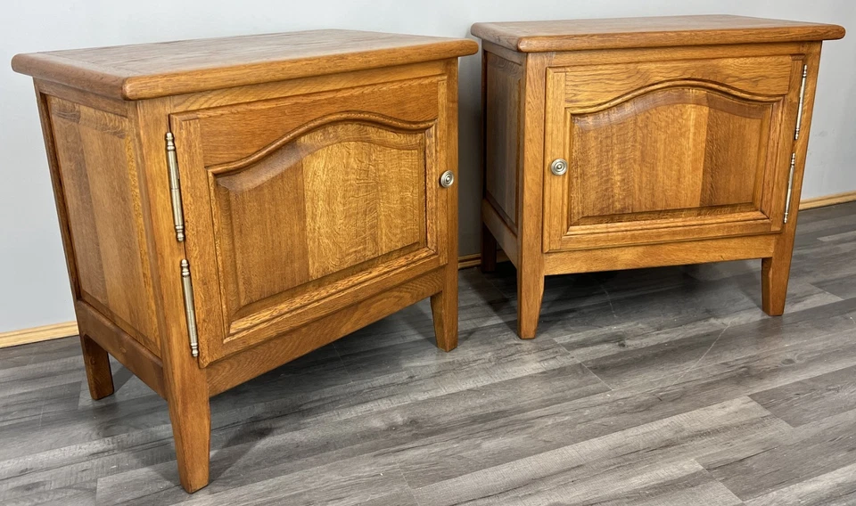 Par de mesitas de noche francesas vintage de roble armarios armarios LOTE 3950 Foto 2 de 4