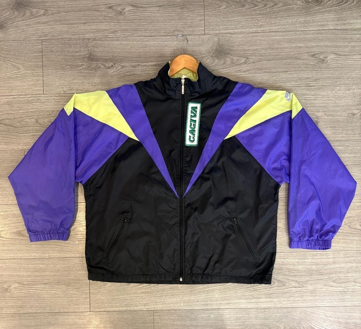 Preços baixos em Tema Nike Anos 90 Casacos, jaquetas e Coletes