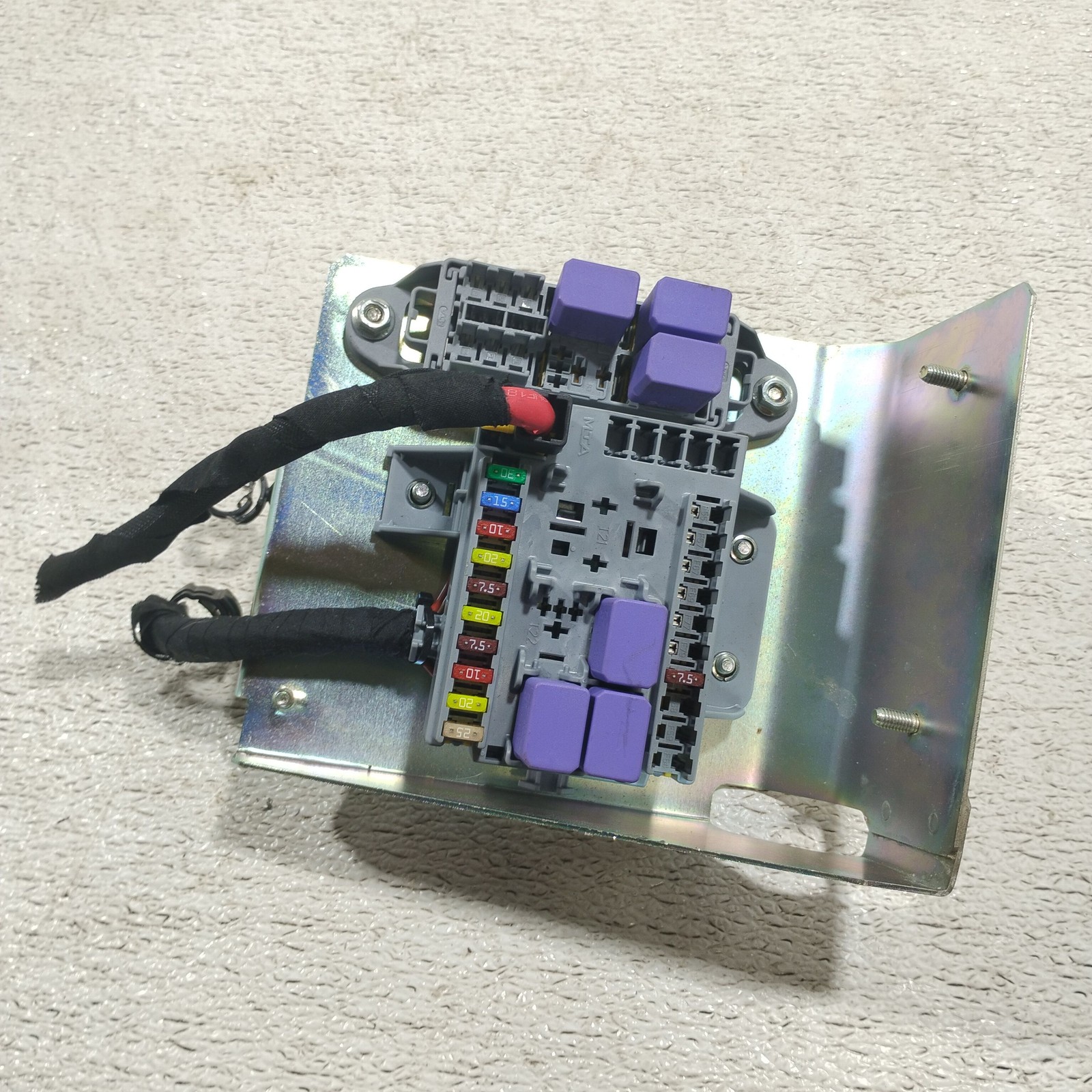 Maserati GranTurismo 2008-2019 Fuse box P/N 60681003