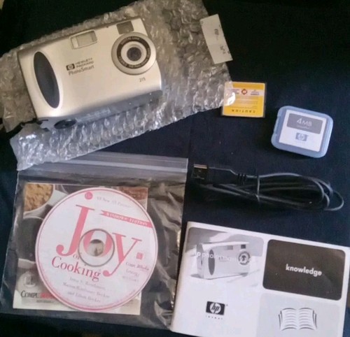 HP PhotoSmart 215 1.3 MP Digital Camera - Metallic silver, Used. - Picture 2 of 12