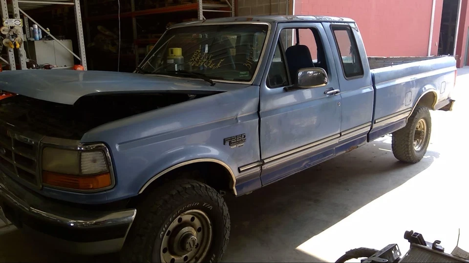 Compresor de aire acondicionado usado se adapta a: camioneta Ford F250 1997 de 8501 PBV 8-445 7,3 L diésel Foto 3 de 4