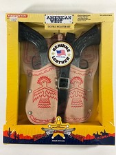 VINTAGE 1990 AMERICAN WEST DOUBLE HOLSTER SET STORE SAMPLE NOS TOOTSIE TOY