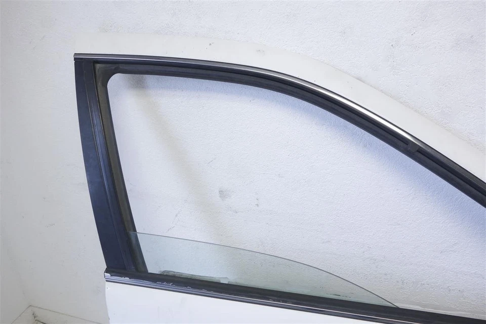 1998-1999 Nissan Altima Front Passenger Right Door - Cloud White - Image 3 of 4