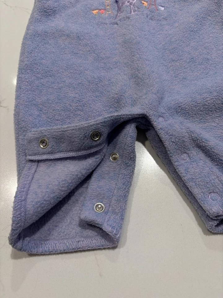 Mono polar morado John Lennon vintage de 3-6 meses para bebé niña Carter's Foto 3 de 4