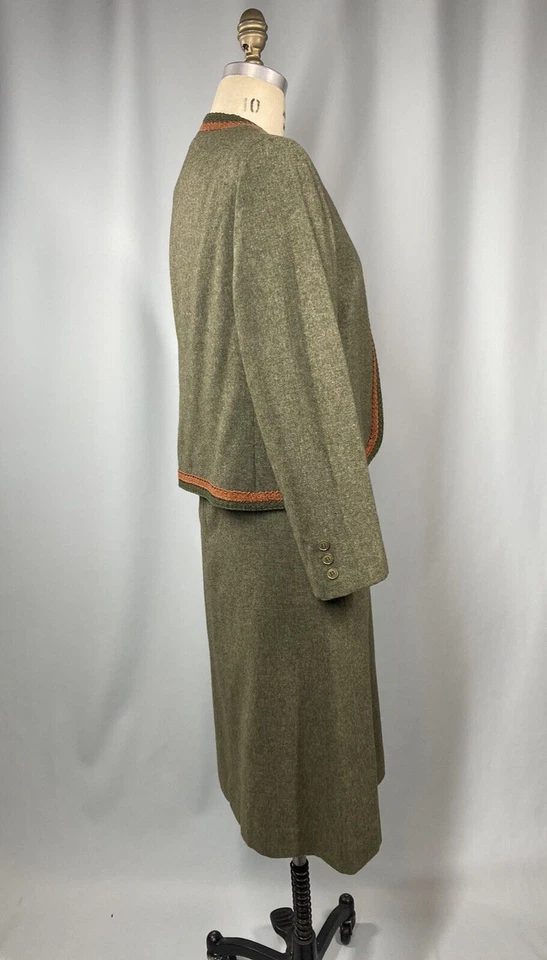 Vintage Skirt Suit SIZE MEDIUM 10 LARGE Green Wool classic 70s 40s DEVON HALL - Image 3 of 4