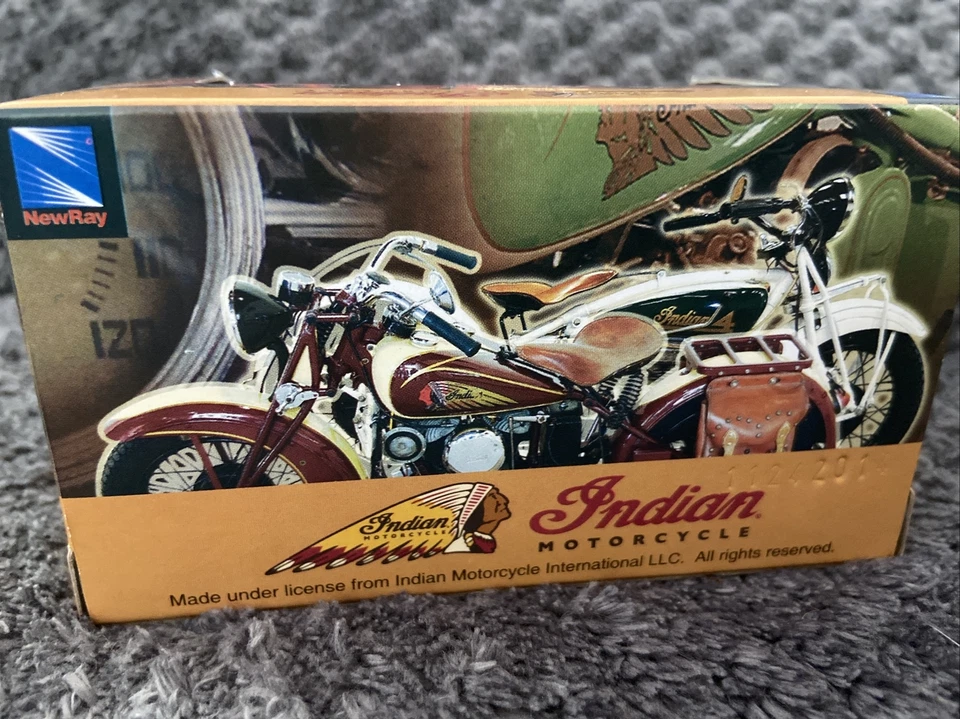 NewRay 1933 Indian Scout Motorcycle Miniature Die Cast With Base 2013 New Box. B - Image 3 of 4