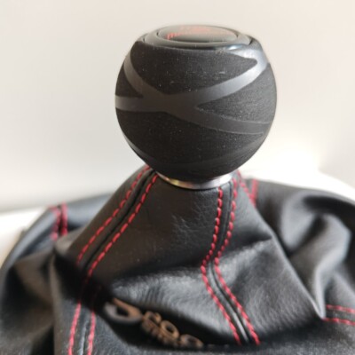 BURTON 店舗マット 赤黒 90×90 Billetworkz Shift Knob - Black w/ Red
