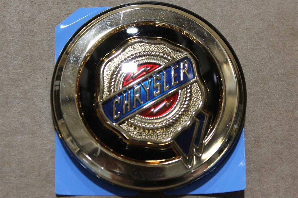 98-04 Oro Chrysler Emblema Nuevo Antiguo Stock Nuevo de Lote Antiguo 05288694ab OEM Fábrica Foto 2 de 4