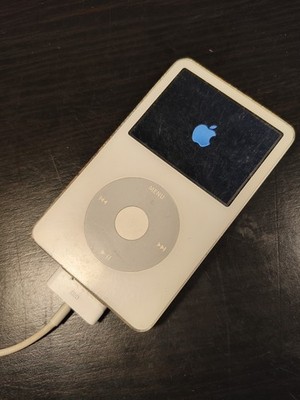 Apple iPod Classic 30GB 5th Gen A1136 White For Parts/Repair
