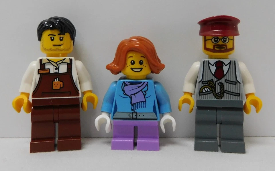 100% - 2017 Conjunto LEGO 40262 PASSEIO DE TREM DE NATAL Minifigura Condutora Homem Mercado+ - Imagem 2 de 4