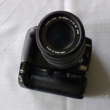 Canon EOS 400D DSLR Kamera Sigma 55-200mm f/4-5,6 Batteriegriff Schwarz