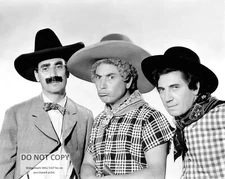 THE MARX BROTHERS IN "GO WEST" - 8X10 PUBLICITY PHOTO (MW-261)