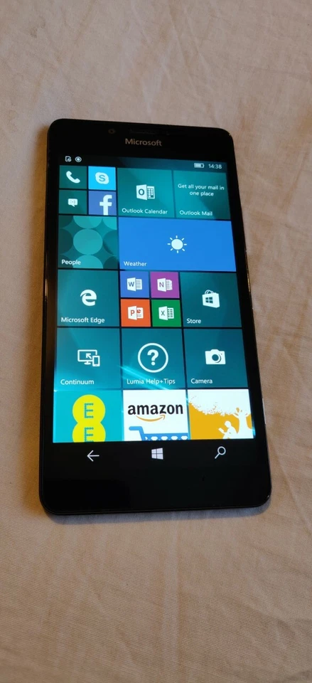 Microsoft Lumia 950    32GB -unlocked   -4G- Black-     Windows 10  -single sim - Image 4 of 4