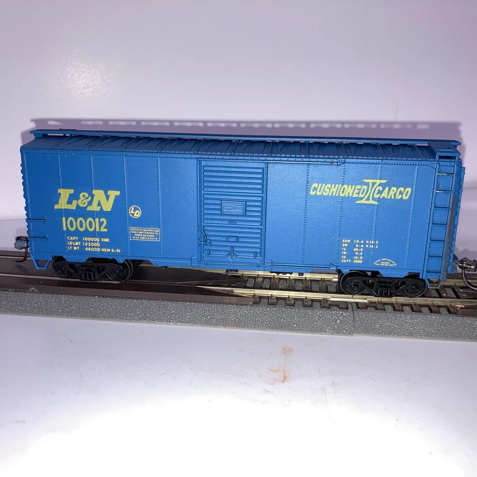 HO Accurail 40’ Boxcar, L&N, Cushion Underframe Applied - Image 4 of 4