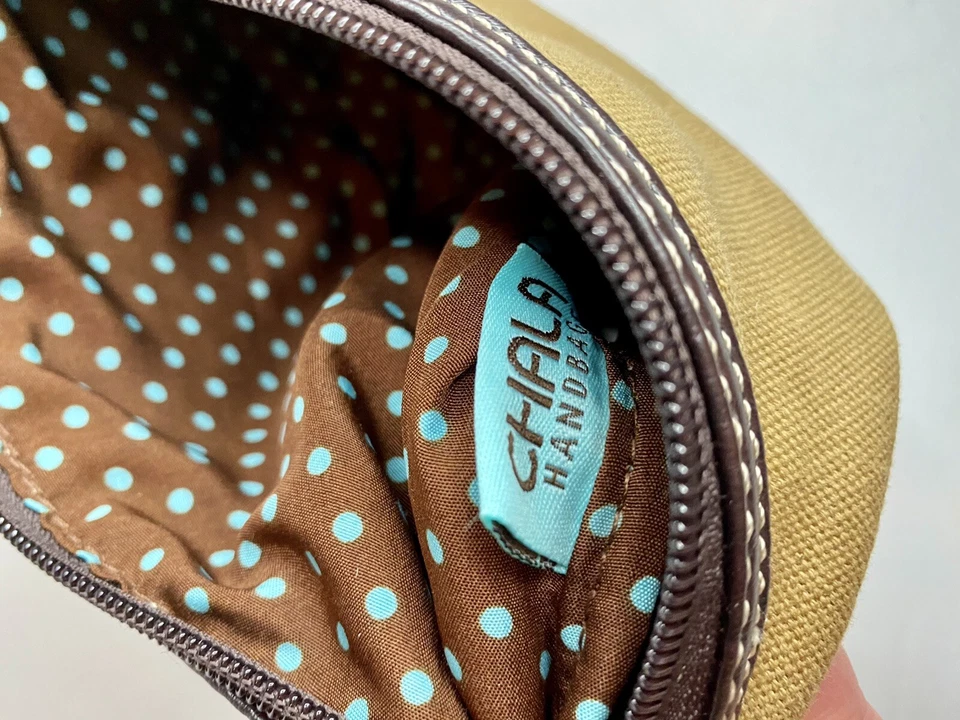 Bolso sin asas de moneda con puntada de flor y botón Chala marrón Foto 4 de 4