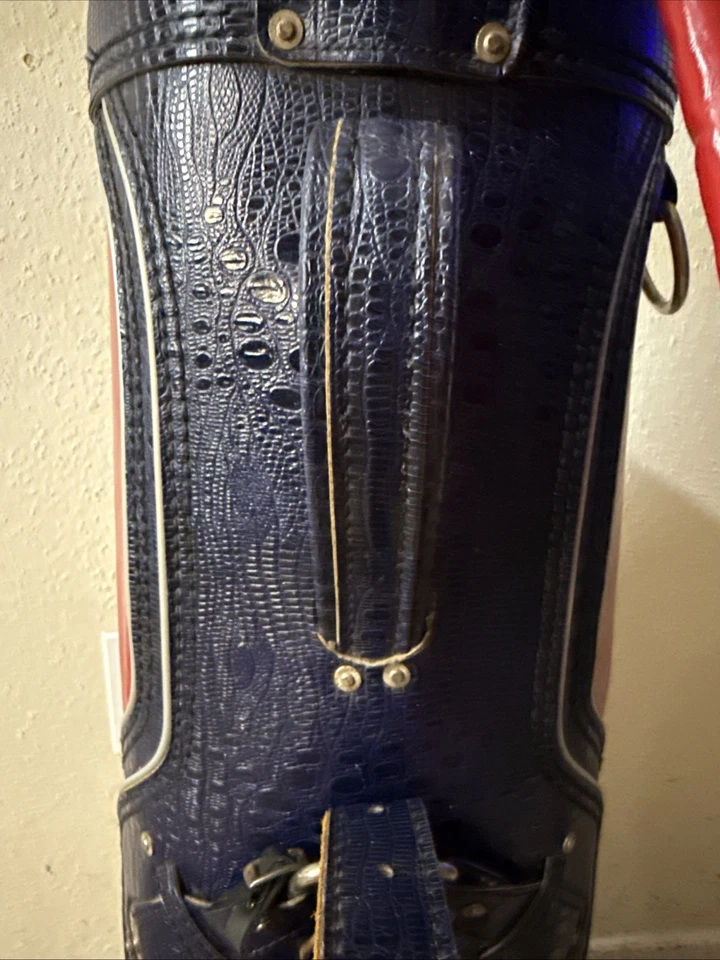 罕见复古 Titleist 红色和海军蓝皮革鳄鱼口音高尔夫球车包美国 — 第 3/4 张图片