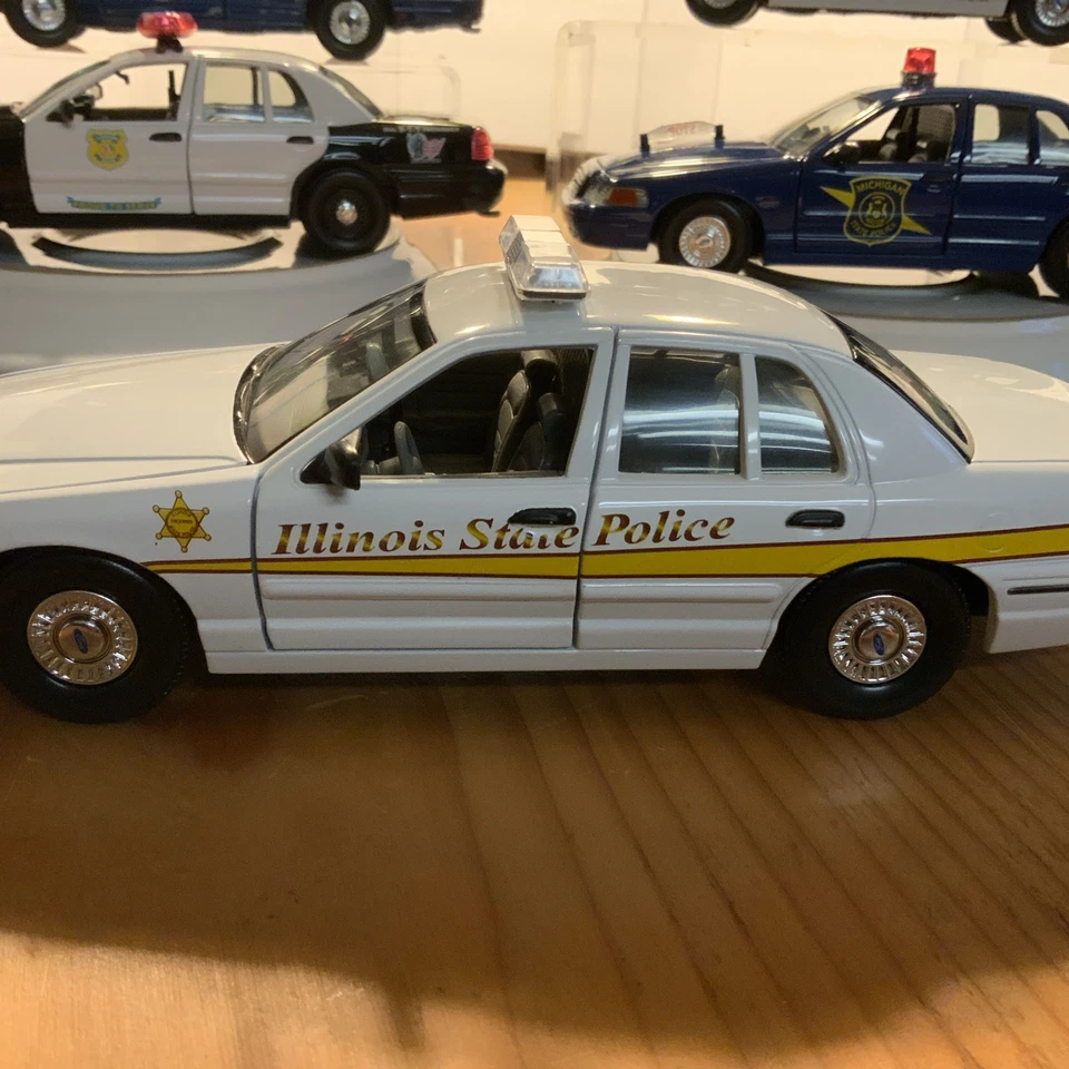 LOT/Collection of 8 Diecast 1:24 Police/Sheriff/Trooper/HWY Patrol/Classic Metal - Image 4 of 4