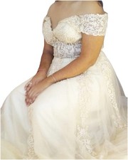 Ivory Lace Off-Shoulder A-Line Tulle Full-Length Classic Wedding Dress