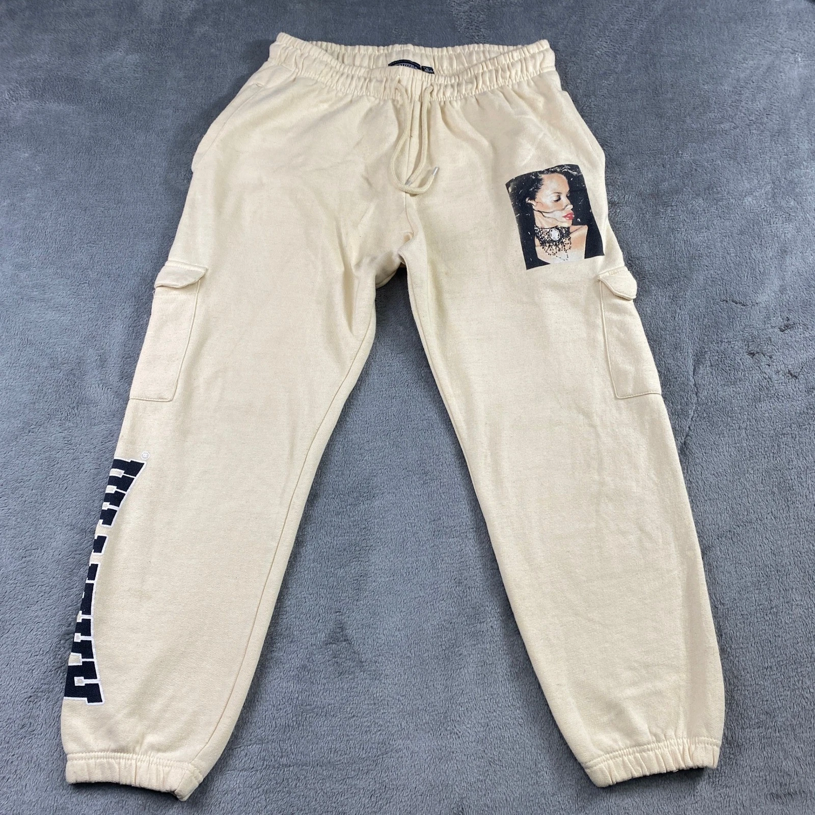 Aaliyah Sweatpants Graphic Cargo Jogger Fleece Cream Size L Y2k Outdoor Concert