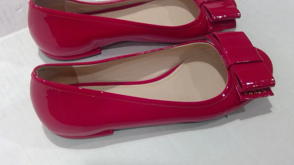 Zapato Bailarina PRADA ROJO CHAROL PLANO BALLET FLATS Arco Grande EE. UU. TALLA 6.5 Foto 4 de 4