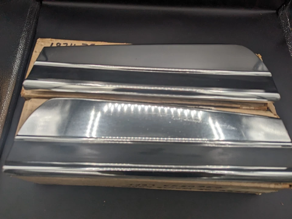 НОВЫЙ ИЗ СТАРЫХ ЗАПАСОВ 1974 CHEVROLET MONTE CARLO ЛЕВЫЙ ПРАВЫЙ НИЖНИЙ ПЕРЕДНЕЕ КРЫЛО МОЛДИНГ ПАРА - Изображение 4 из 4