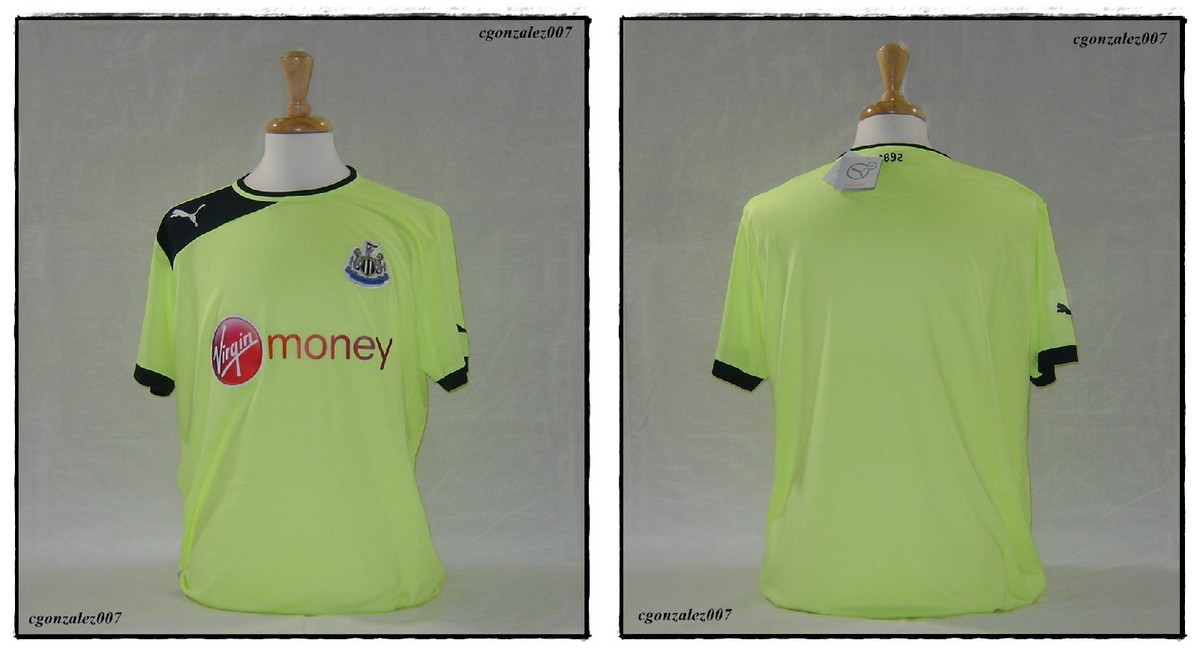 Puma Newcastle United FC The Magpies Soccer Futbol Jersey