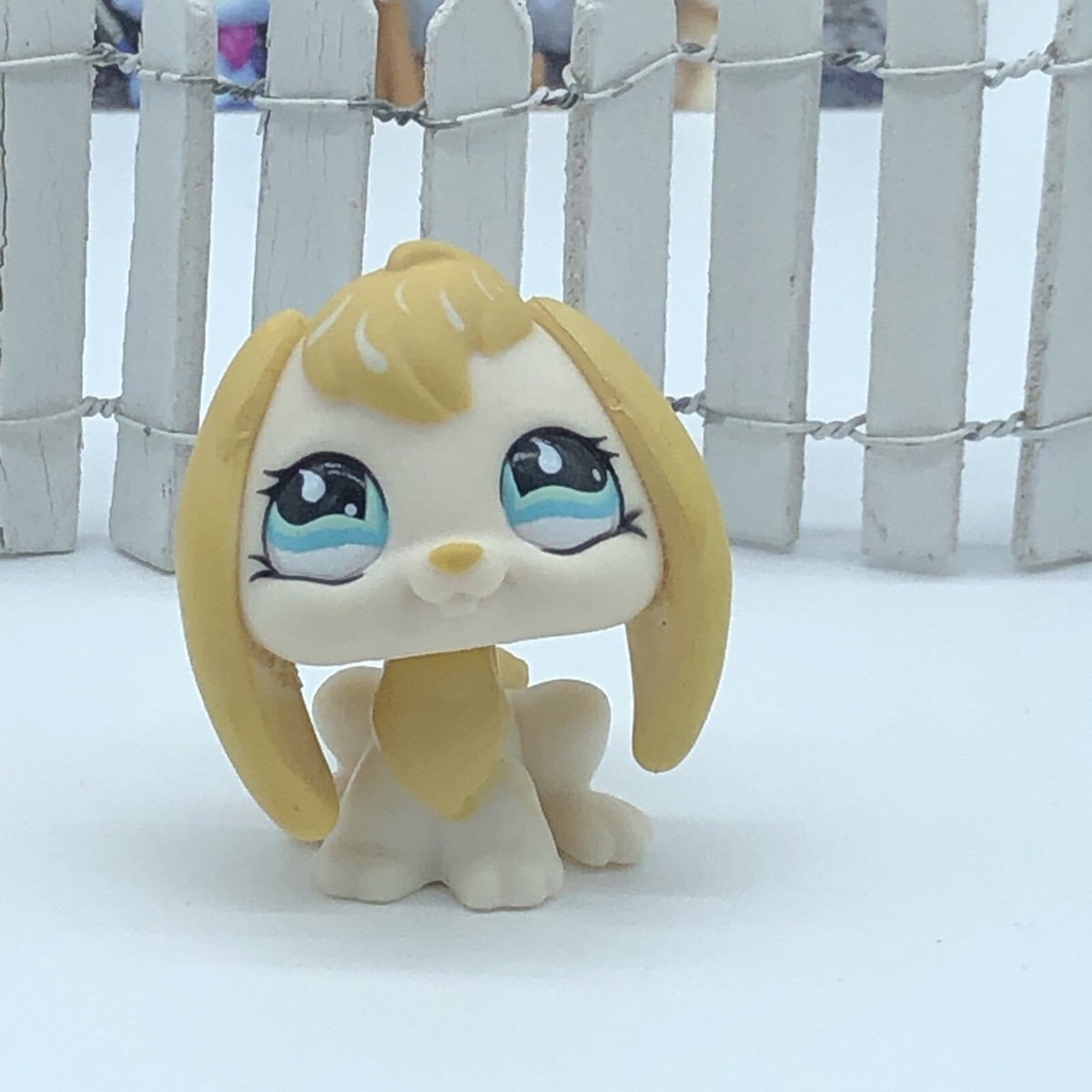 Littlest Pet Shop~#717~Bunny Rabbit~Lop Ears~Yellow White~Blue Teardrop Eyes