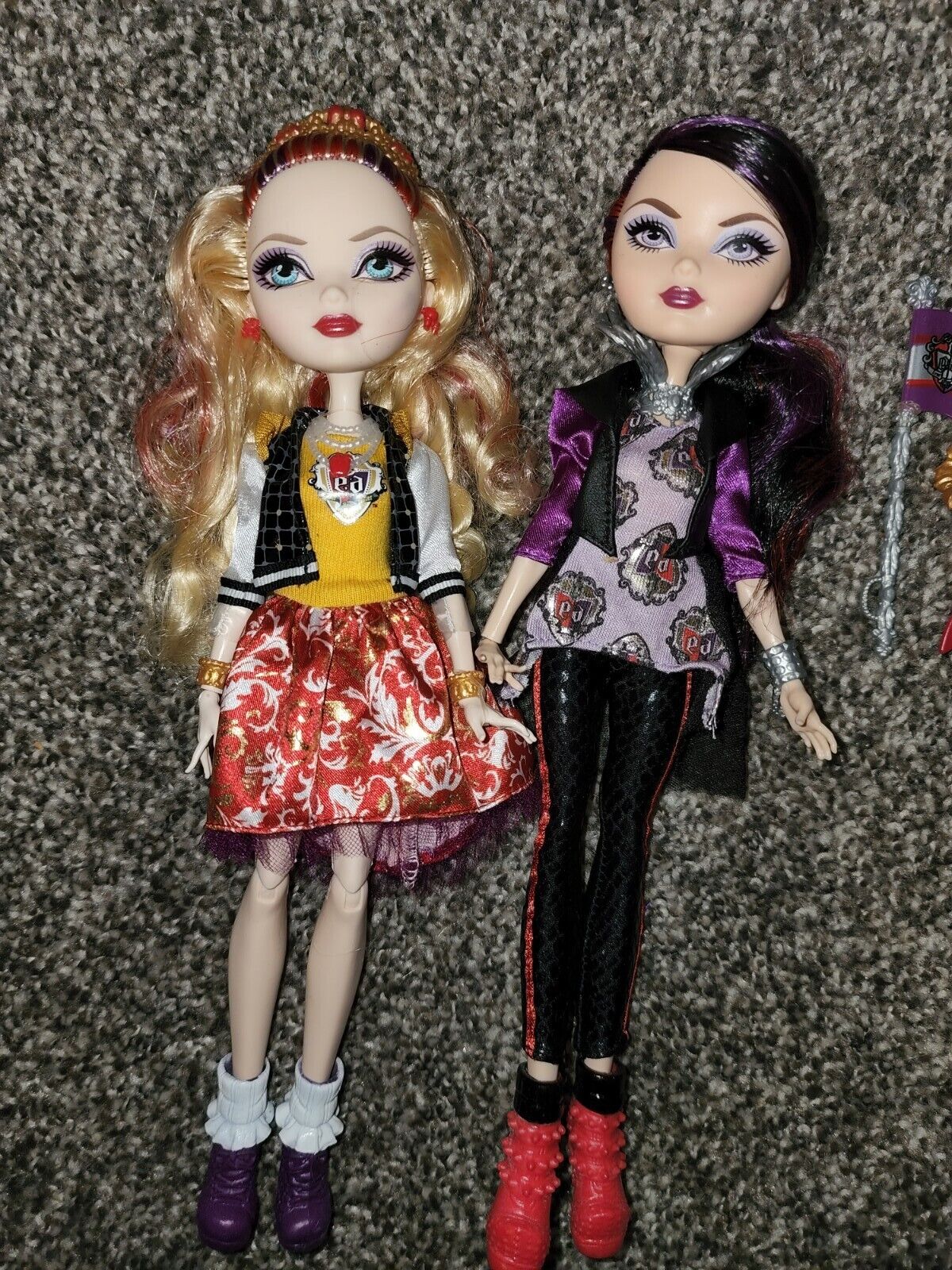  Mattel Ever After High School Spirit Apple White and Raven Queen  Doll (2-Pack) : Toys & Games