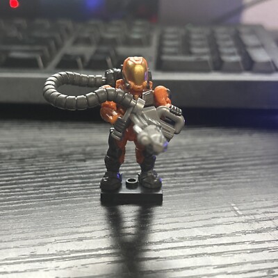 Halo Mega Bloks Series 9 - Orange UNSC Flame Marine Micro Figure & Flamethrower