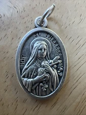 St Therese Of Lisieux Infant Jesus Roses - Catholic Medal Pendant Religious