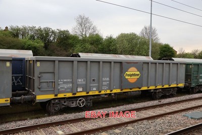 FOTO MWA-B DREHGESTELL OFFENER KASTENWAGEN NR.81 70 5891 565-0 VON CARGOLINER IN GENESEE
