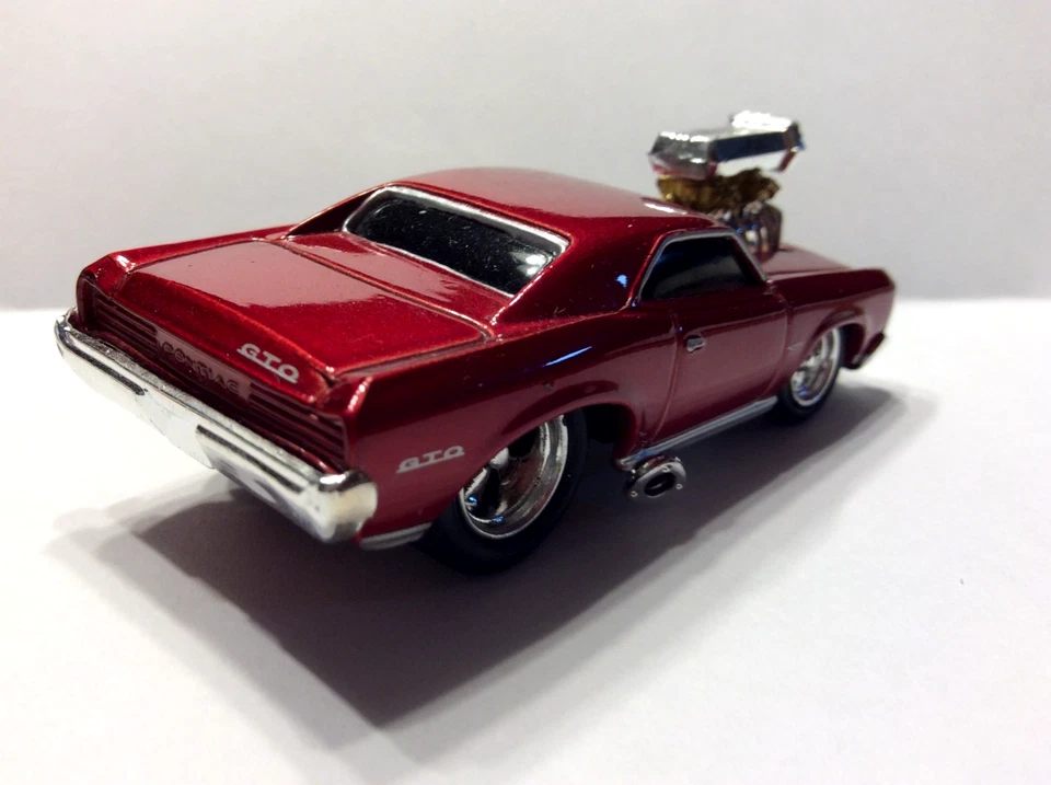 MUSCLE MACHINES 1966 PONTIAC GTO  LIMITED EDITION  1/64 DIECAST 66 GTO  - Image 2 of 4
