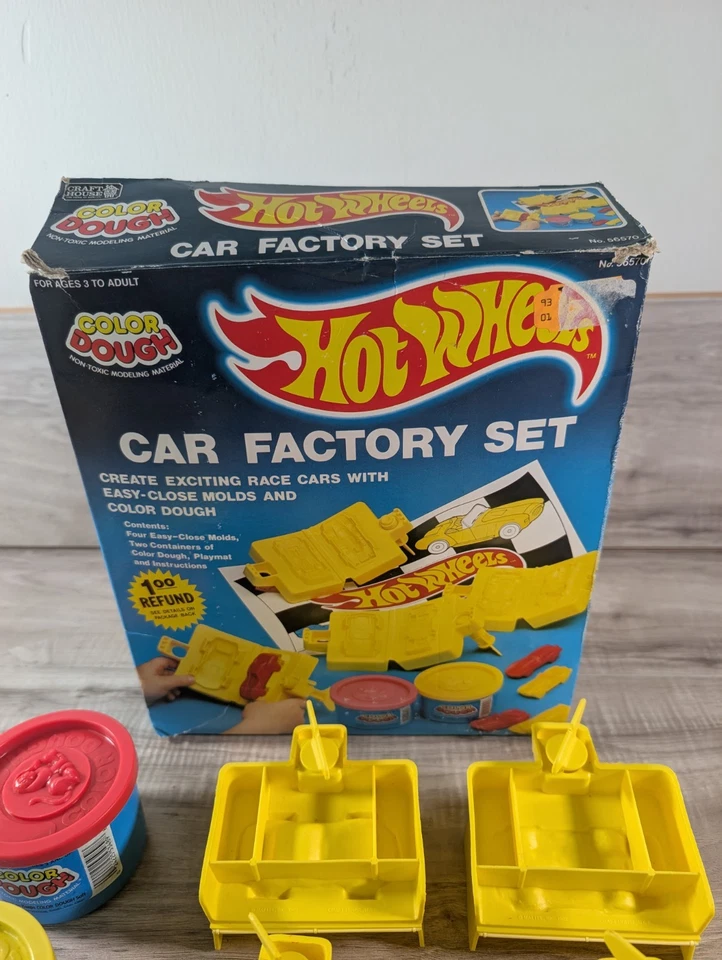 Hot Wheels Car Factory Set Modeling Mattel 1989 ( VERY RARE ) Near Complete !!! - Image 4 of 4