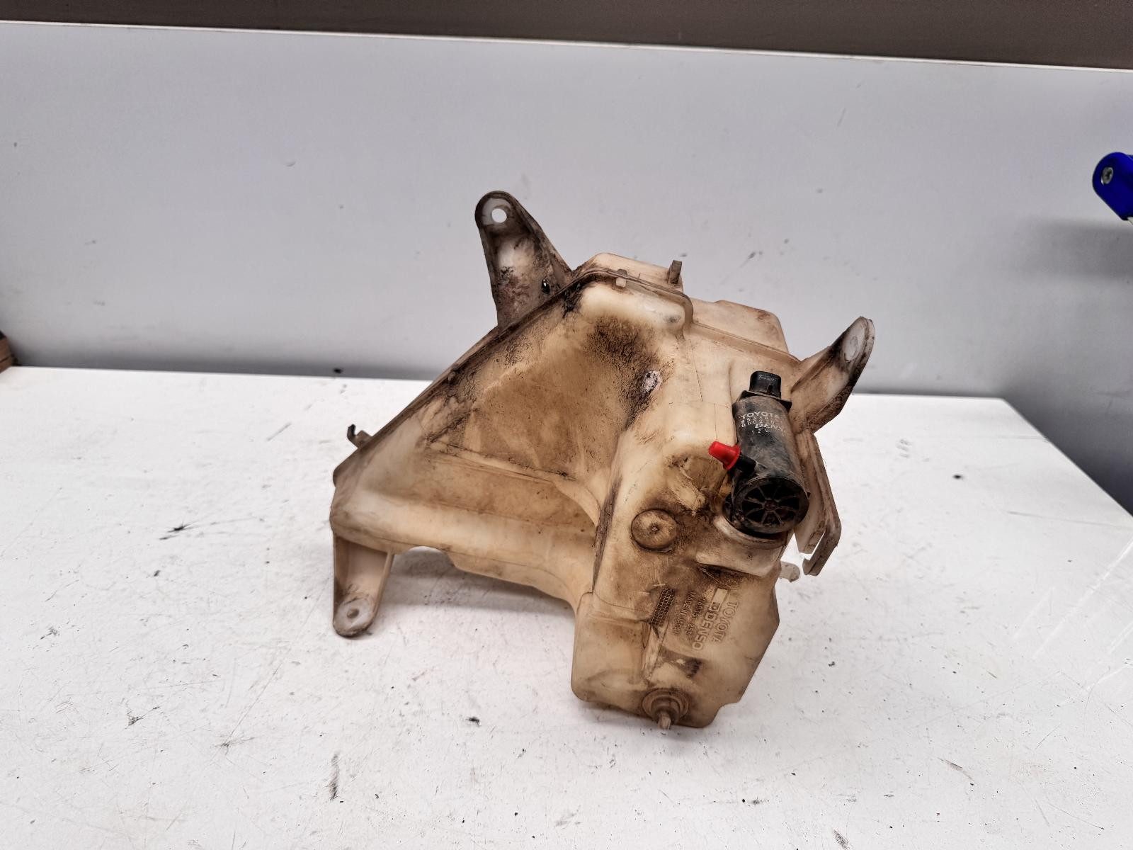 Toyota Prado Washer Bottle VZJ95 07/1996-01/2003 - thumbnail 3