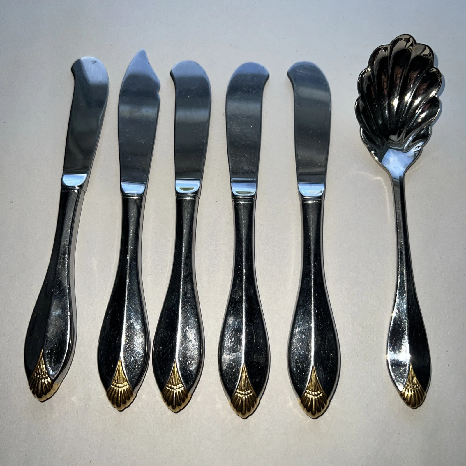 Oneida Stainless GOLDEN KINGSWOOD 5 Butter Knives 1 Serving Spoon Cube Flatware