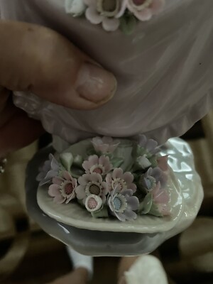 LLadro Flowers in the Basket Porcelain Gloss Figurine No. 5027