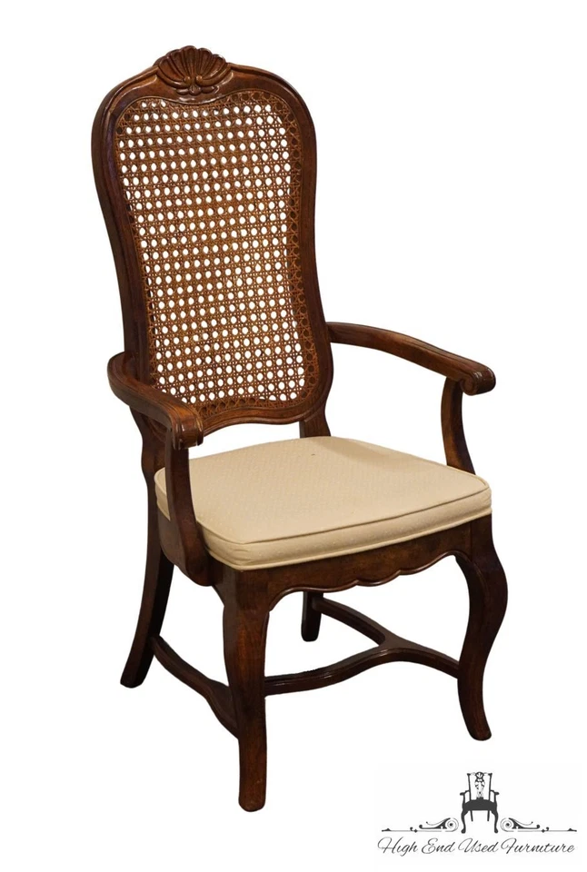 Sillón de comedor provincial francés de gama alta con respaldo de caña Foto 2 de 4