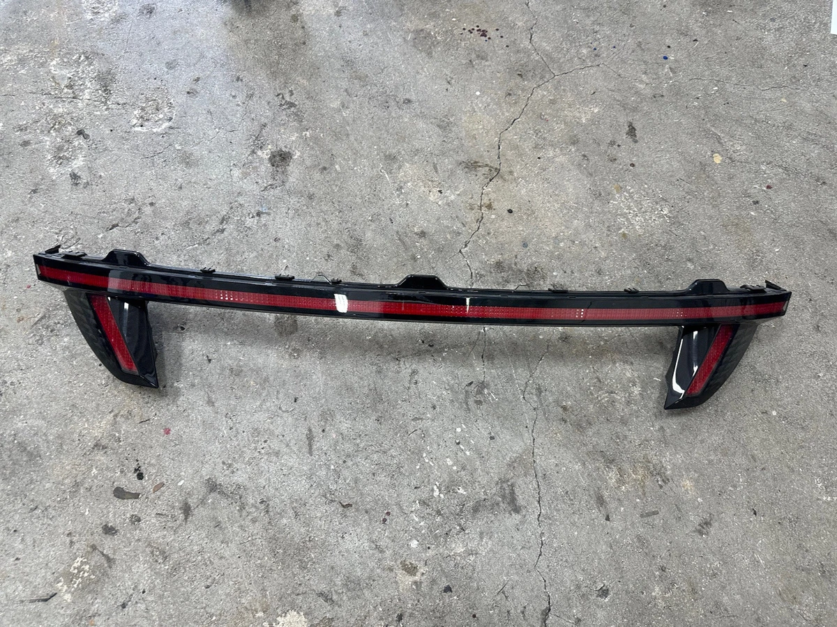 92403-N9150 HYUNDAI TUCSON OEM Center Liftgate Taillight 22 23 24 