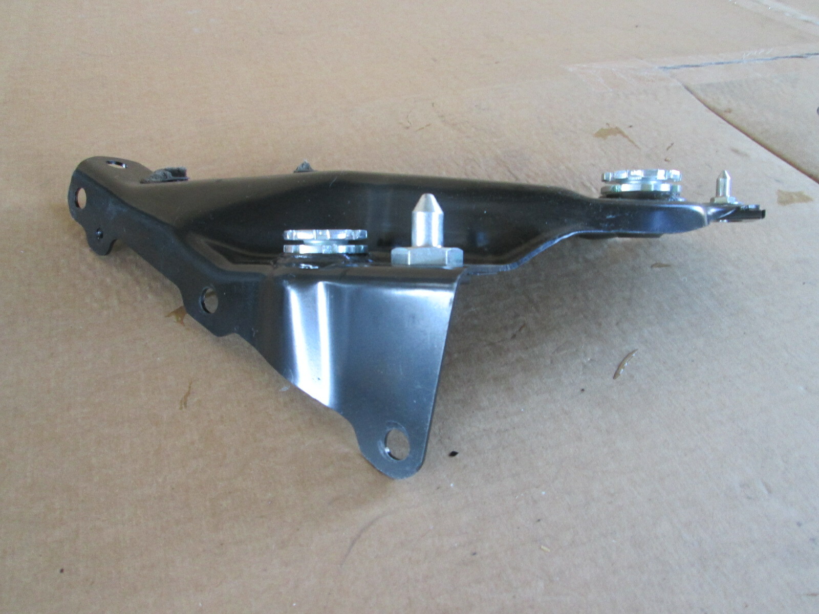 Ferrari California - RH Convertible Roof Top Hinge Cash Bracket  - 80729100