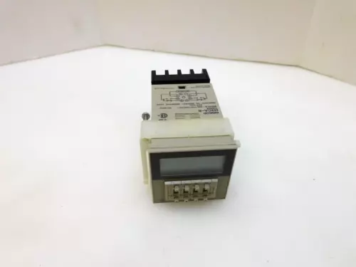 OMRON TIMER H3CA-8 100/110/120VAC~ 50/60Hz 9VA CONTACT 3A 250VAC