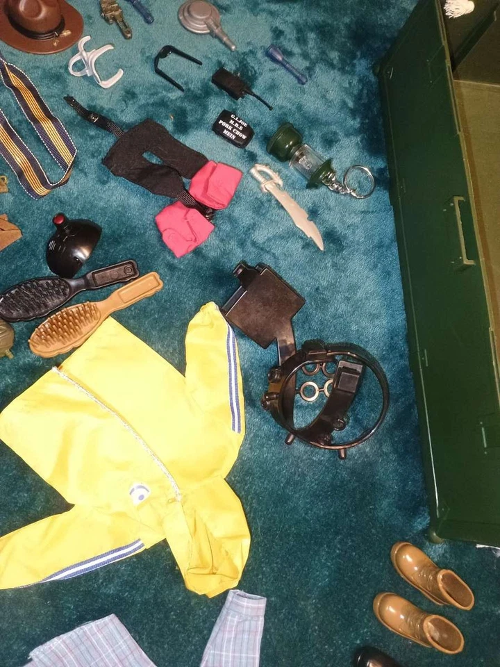 Armario de pie G.I.Joe de colección con varios accesorios—Figuras de acción G.I.Joe Foto 3 de 4