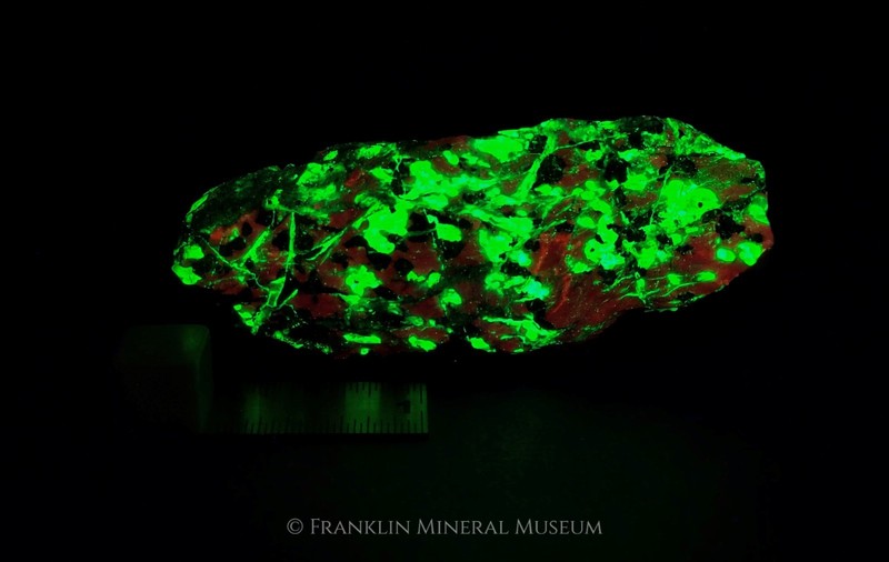 Calcite, willemite - Sterling Hill, Ogdensburg, NJ