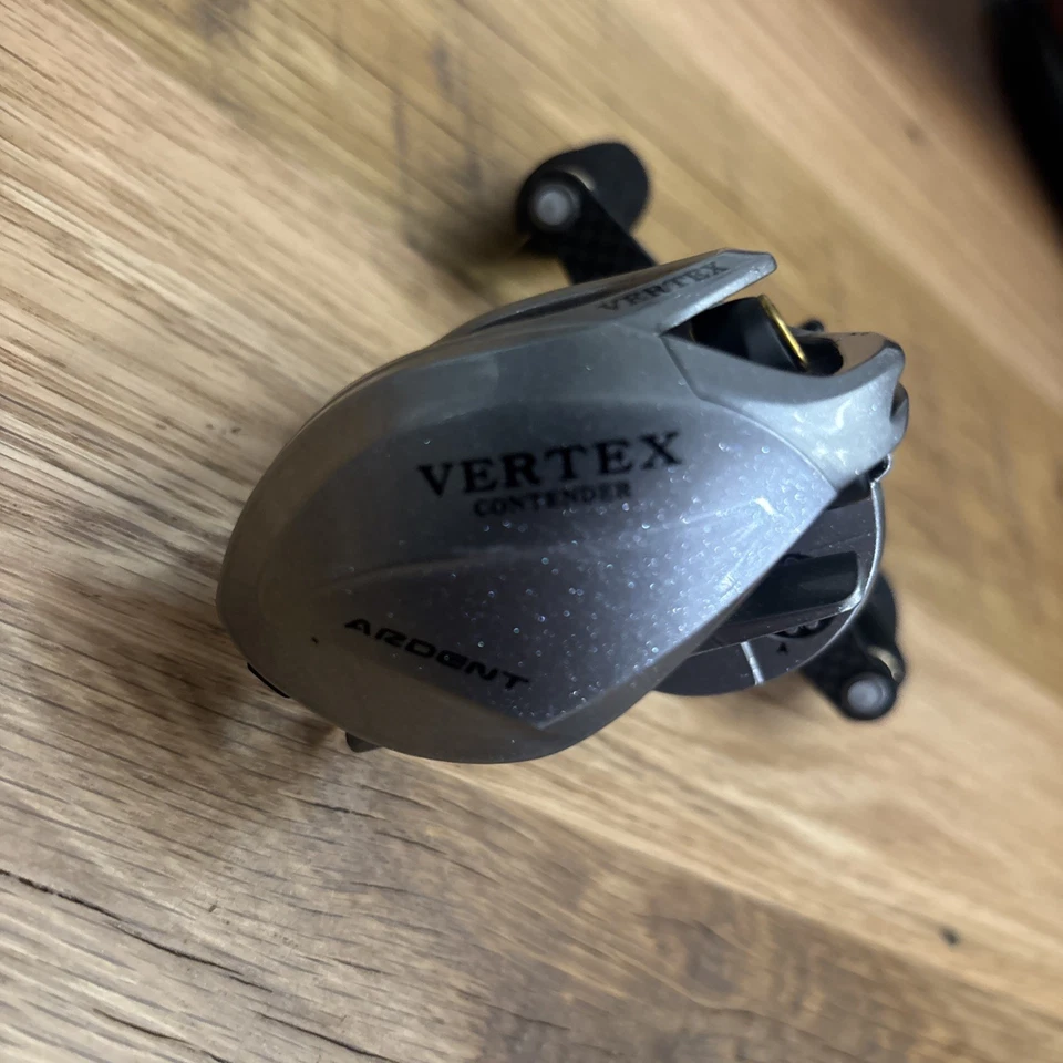 NOVO Carretel de Arremesso de Isca Ardent Vertex Contender 7.3:1 Sem Caixa - Canhoto - Imagem 2 de 4